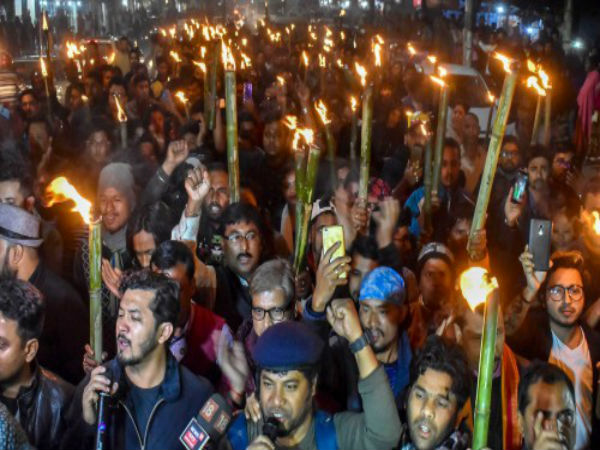 ভুল বোঝাবুঝির জেরে নিরাপত্তাহীনতা 
