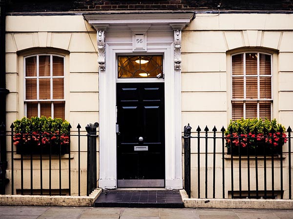 কোণে থাকবে না দরজা!