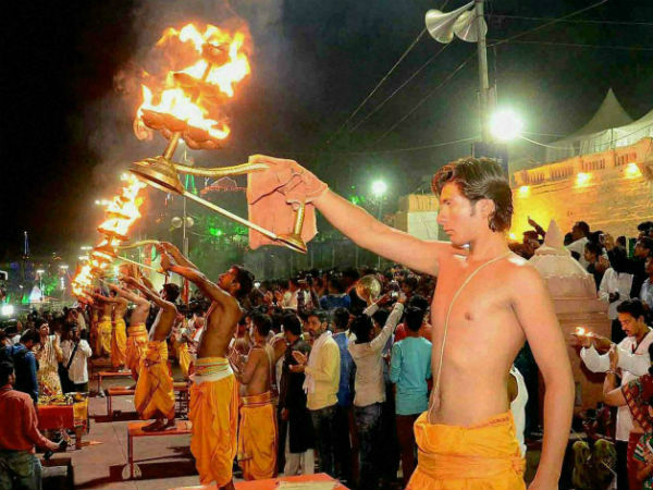 ছুটির মেজাজ শহর জুড়ে! ছুটির মেজাজ শহর জুড়ে!