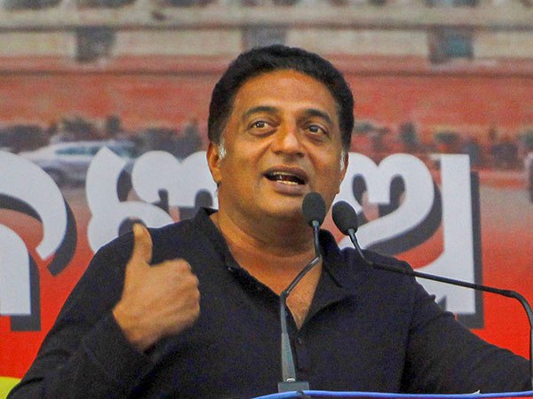 ২০১৯ লোকসভা নির্বাচন ঘিরে বছরের শুরুতেই বোমা ফাটালেন এই বলি-স্টার! টুইটারে হুঙ্কার
