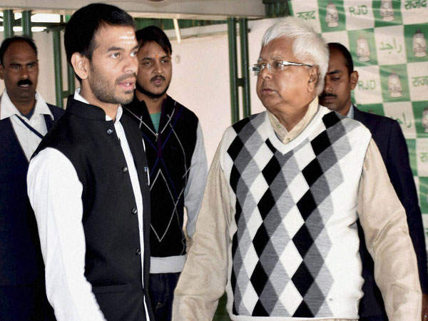 তেজস্বীর পাশে রাহুল