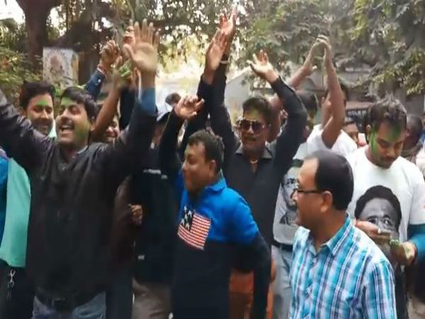 ৮২ নম্বর ওয়ার্ডে উপনির্বাচনে জয়ী ফিরহাদ