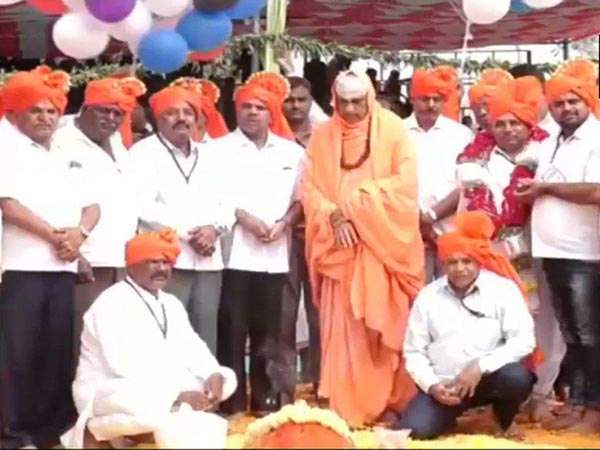 ধর্মীয় আচার পালনের সময় বিস্ফোরণ কর্ণাটকের মঠে! ভিডিও ঘিরে চাঞ্চল্য ধর্মীয় আচার পালনের সময় বিস্ফোরণ কর্ণাটকের মঠে! ভিডিও ঘিরে চাঞ্চল্য