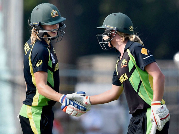 পিছনে পড়লেন দুই অজি