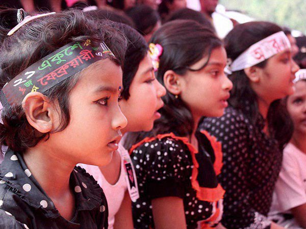 বাংলাদেশ থেকে শান্তিনিকেতনে ভাষা দিবস উপলক্ষ্যে আয়োজিত হল শহিদ স্মরণ অনুষ্ঠান বাংলাদেশ থেকে শান্তিনিকেতনে ভাষা দিবস উপলক্ষ্যে আয়োজিত হল শহিদ স্মরণ অনুষ্ঠান