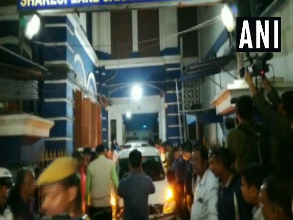 মমতার নির্দেশ, সিবিআই অফিসারদের মুক্তি 