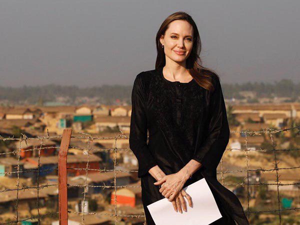 বাঙালির দেশে অ্যাঞ্জেলিনা! অস্কারজয়ী অভিনেত্রী শহরে পা রাখতেই হইচই বাঙালির দেশে অ্যাঞ্জেলিনা! অস্কারজয়ী অভিনেত্রী শহরে পা রাখতেই হইচই