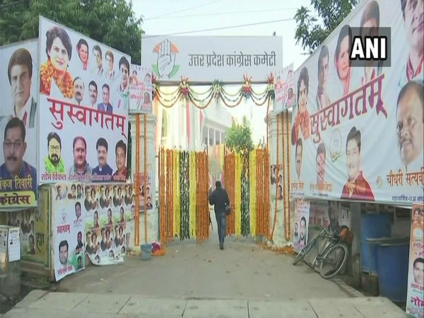 কাট আউটে সাজানো হয়েছে শহর