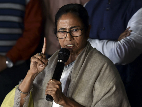 বিজেপিকে তীব্র নিশানা বিজেপিকে তীব্র নিশানা