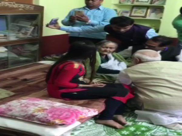 বড়মার পাশে মোদী