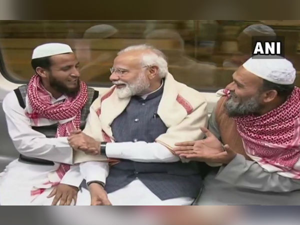 মেট্রোয় সওয়ারি খোদ প্রধানমন্ত্রী মেট্রোয় সওয়ারি খোদ প্রধানমন্ত্রী