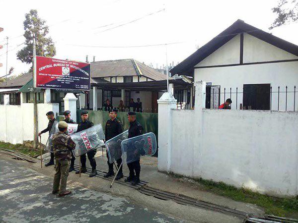 মহাজেরায় টাগ-অফ ওয়ারে সিবিআই বনাম রাজীব কুমার মহাজেরায় টাগ-অফ ওয়ারে সিবিআই বনাম রাজীব কুমার