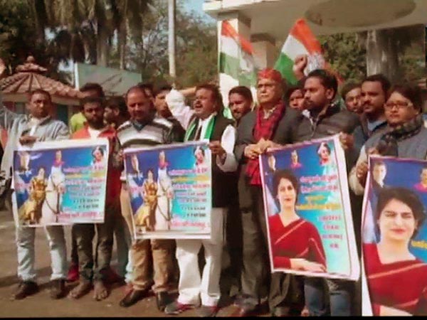 পোস্টার বিতর্ক আদালতে পোস্টার বিতর্ক আদালতে