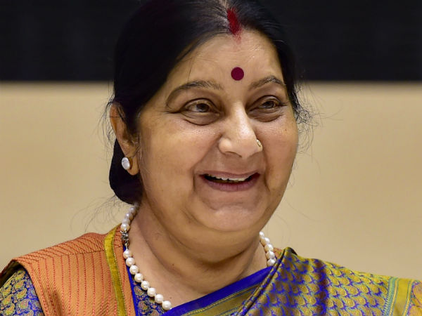 পুলওয়ামার বদলায় দেশে খুশির আমেজ, তুচ্ছ রাজনীতিকে দূরে সরিয়ে মোদী-রাহুলরা এক পুলওয়ামার বদলায় দেশে খুশির আমেজ, তুচ্ছ রাজনীতিকে দূরে সরিয়ে মোদী-রাহুলরা এক