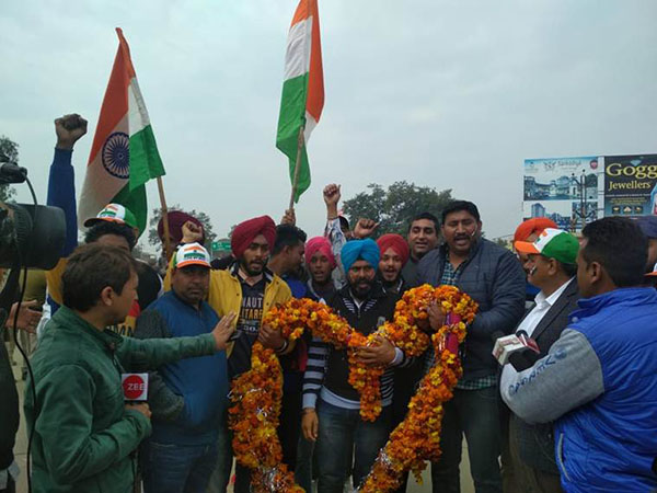 ২৮ কিলো মালায় অভিনন্দন বরণ, ওয়াঘায় এখন উৎসবের আমেজ ২৮ কিলো মালায় অভিনন্দন বরণ, ওয়াঘায় এখন উৎসবের আমেজ