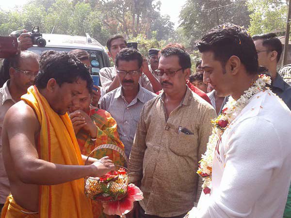 মন্দিরে দেব মন্দিরে দেব