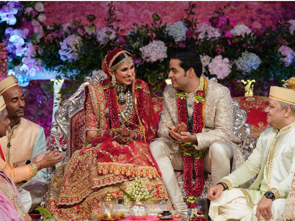 অন্ন-বিতরণের পর মিউজিকাল ফাউন্টেন শো! পুত্র-পুত্রবধূর জন্য সশস্ত্র বাহিনীর আশীর্বাদ চান আম্বানি