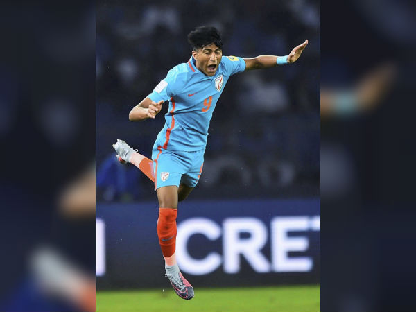 ইপিএল জেতা ক্লাবে তরুণ ভারতীয় ফুটবলার ইপিএল জেতা ক্লাবে তরুণ ভারতীয় ফুটবলার