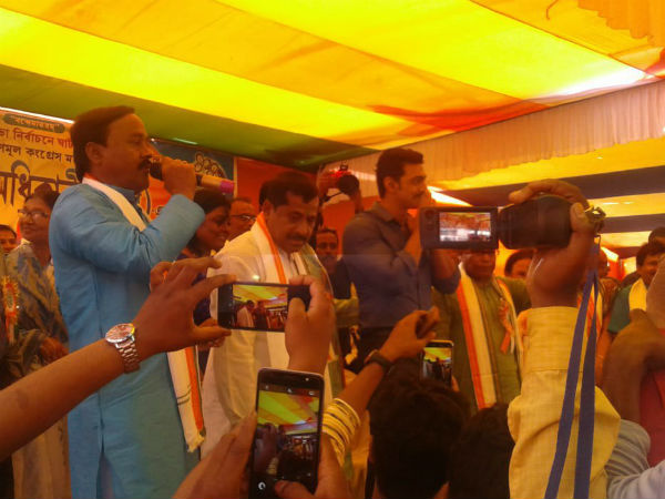এবার লক্ষ্য সাড়ে তিন লাখ! ডাক্তারবাবুকে নিয়ে ঘাটালে পা দিলেন তৃণমূল প্রার্থী দেব 