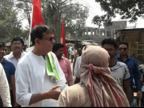 পায়ে হেঁটেই হেভিওয়েটদের টক্কর দিচ্ছেন ভোট প্রচারে, রায়গঞ্জে মরিয়া লড়াই সেলিমের