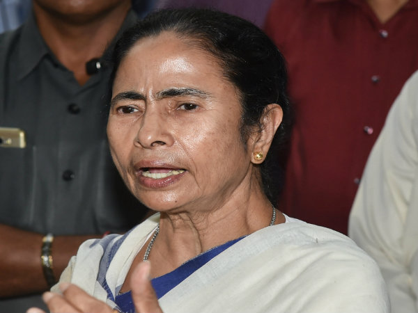 পুলওয়ামা নিয়ে ফের অলআউট আক্রমণে মমতা পুলওয়ামা নিয়ে ফের অলআউট আক্রমণে মমতা