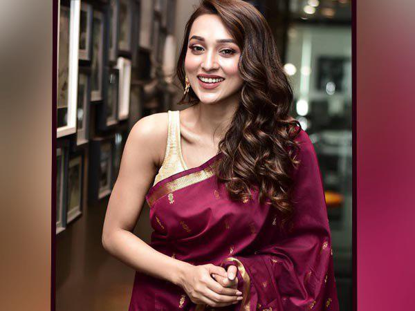 যাদবপুরে মিমি যাদবপুরে মিমি