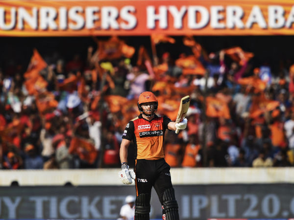 বেয়ার্রস্টোর দাপটে পিছনের সিটে ওয়ার্নারও বেয়ার্রস্টোর দাপটে পিছনের সিটে ওয়ার্নারও