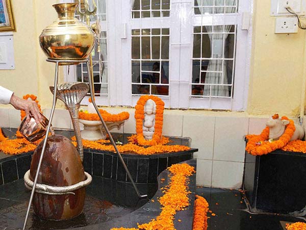 গৃহস্থের মানুষের স্বাস্থ্য রক্ষা করতে কী করণীয়? গৃহস্থের মানুষের স্বাস্থ্য রক্ষা করতে কী করণীয়?
