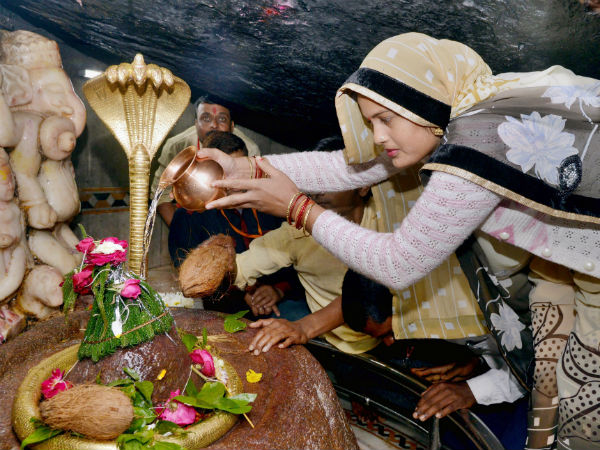 গম অর্পণ গম অর্পণ
