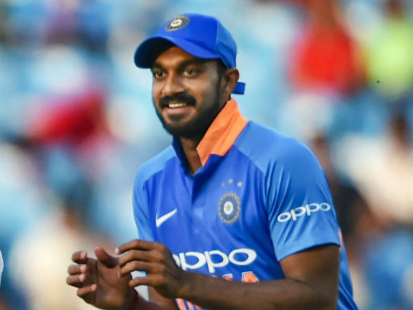 শেষ ওভারে প্রায়শ্চিত্ত করে নায়ক বিজয় শঙ্কর শেষ ওভারে প্রায়শ্চিত্ত করে নায়ক বিজয় শঙ্কর