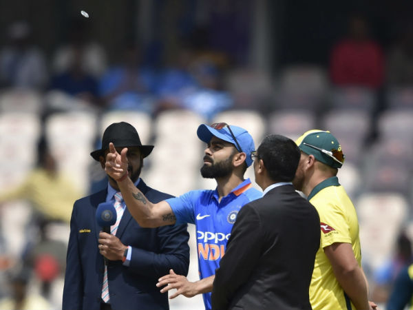 ভারতকে আগে ব্য়াট করতে পাঠাল অস্ট্রেলিয়া ভারতকে আগে ব্য়াট করতে পাঠাল অস্ট্রেলিয়া