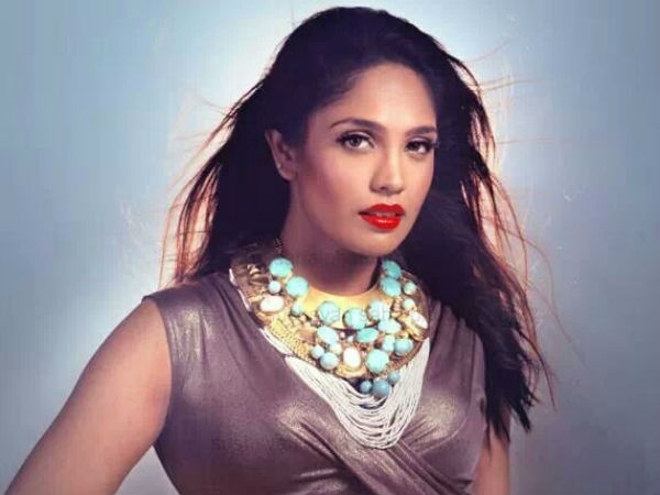 আপনার পরিবার থেকে পিসি সরকারও তো রাজনীতিতে যোগ দেন। সেরকম কোনও ভাবনা চিন্তা রয়েছে? আপনার পরিবার থেকে পিসি সরকারও তো রাজনীতিতে যোগ দেন। সেরকম কোনও ভাবনা চিন্তা রয়েছে?