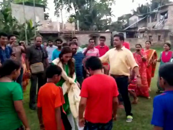 ভিড় করে জনতা.. ভিড় করে জনতা..