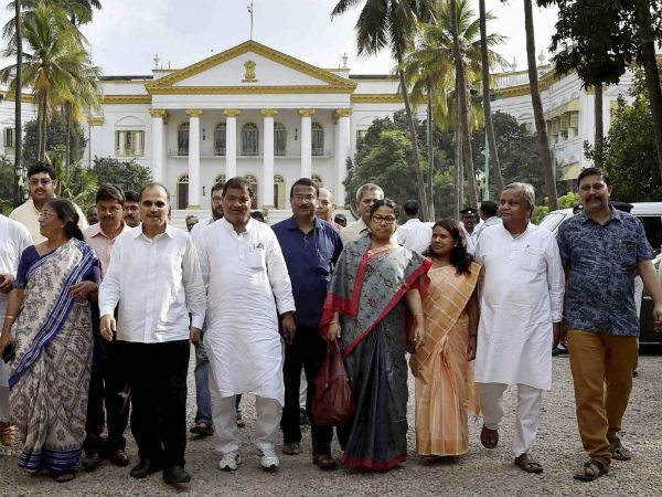 কবে ঘি খেয়েছিলাম, সেই নস্টালজিয়ায় এখনও বিভোর কংগ্রেস কবে ঘি খেয়েছিলাম, সেই নস্টালজিয়ায় এখনও বিভোর কংগ্রেস