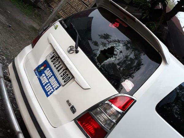 জলপাইগুড়িতে রূপার গাড়িতে হামলা জলপাইগুড়িতে রূপার গাড়িতে হামলা