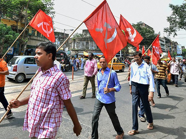 বামেরা ফের দাঁড় করিয়েছে 'ভূমিপুত্র' সমন পাঠককে বামেরা ফের দাঁড় করিয়েছে 'ভূমিপুত্র' সমন পাঠককে