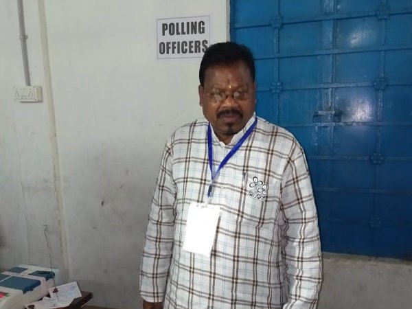 আলিপুরদুয়ারে ইভিএম-এ গণ্ডগোল