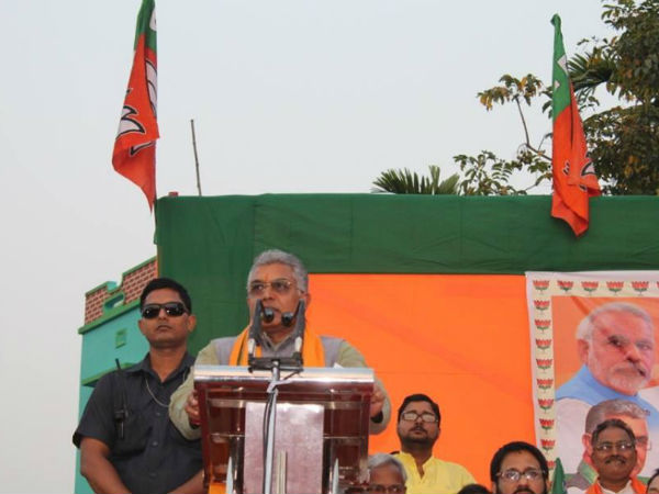 পুলিশকে দেখে নেওয়ার হুমকি