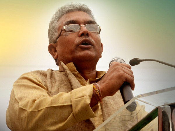 সিদ্ধান্তে কটাক্ষ দিলীপ ঘোষের সিদ্ধান্তে কটাক্ষ দিলীপ ঘোষের