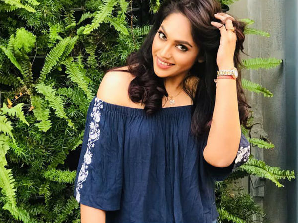 তো আপনার পছন্দের খাবার কোনটা ?আপনি খানিক আগেই মেনশন করেছেন যে, আপনার বাড়িতে বাঙাল-ঘটি দুটো দিকেরই রান্না হয়। তো আপনি কোনদিকে ঝুঁকে থাকেন? তো আপনার পছন্দের খাবার কোনটা ?আপনি খানিক আগেই মেনশন করেছেন যে, আপনার বাড়িতে বাঙাল-ঘটি দুটো দিকেরই রান্না হয়। তো আপনি কোনদিকে ঝুঁকে থাকেন?