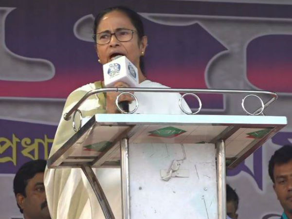 'অর্পিতা ঝগড়া করে' 'অর্পিতা ঝগড়া করে'