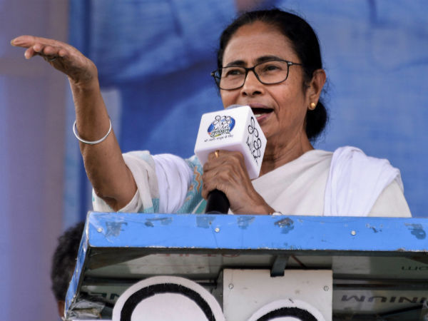 'সারদা তদন্ত ফেলে রাখা হয়েছে' 'সারদা তদন্ত ফেলে রাখা হয়েছে'