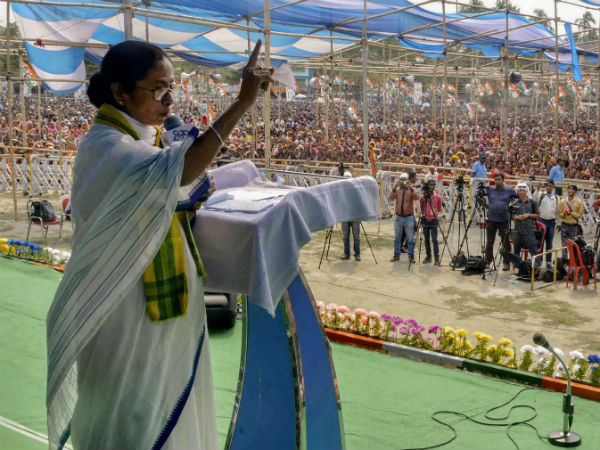 মোদী ও বিজেপিকে আক্রমণ মোদী ও বিজেপিকে আক্রমণ