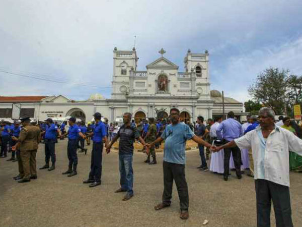 কারফিউ ও গ্রেফতারি কারফিউ ও গ্রেফতারি