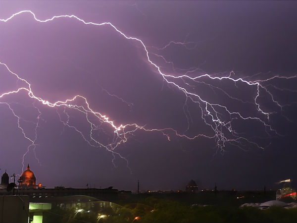  কোথায় কোথায় ঝড়ের আশঙ্কা ?