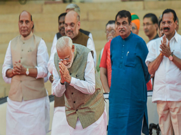 ঘোষিত হল মন্ত্রক, মোদীর মন্ত্রিসভায় কারা পেলেন কোন দায়িত্ব ঘোষিত হল মন্ত্রক, মোদীর মন্ত্রিসভায় কারা পেলেন কোন দায়িত্ব