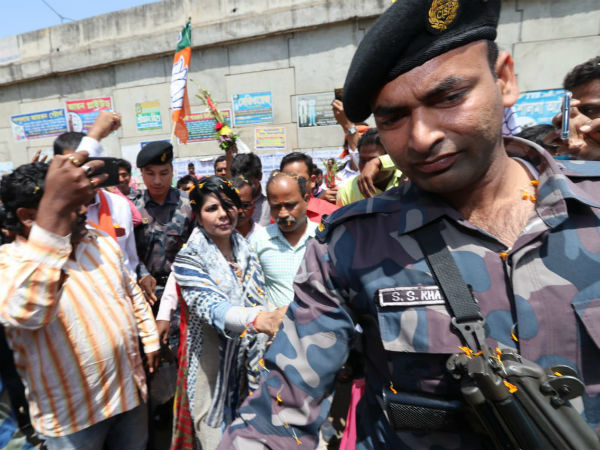 প্রথমবার মুখ খুলে ভারতীকে আক্রমণ মমতার প্রথমবার মুখ খুলে ভারতীকে আক্রমণ মমতার