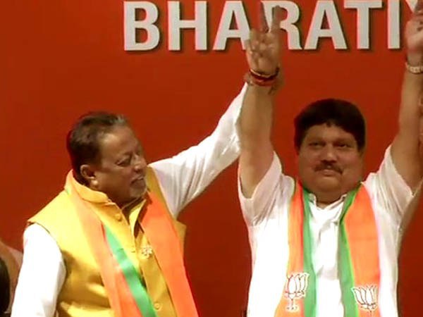 মুকুলের পথে দিলীপও মুকুলের পথে দিলীপও