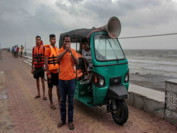 মৎস্যজীবীদের প্রতি সতর্কবার্তা মৎস্যজীবীদের প্রতি সতর্কবার্তা