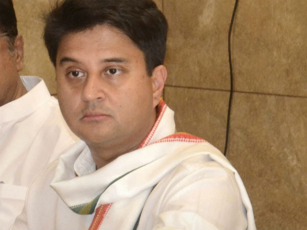 জ্যোতিরাদিত্যের সঙ্গে কংগ্রেস নেতাদের বিবাদ জ্যোতিরাদিত্যের সঙ্গে কংগ্রেস নেতাদের বিবাদ